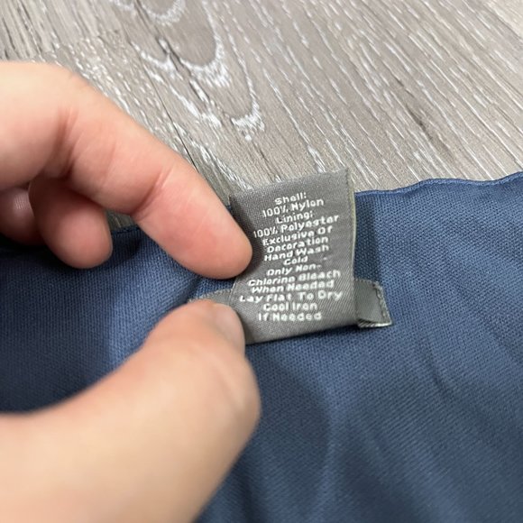 Ann Taylor Petites V-Neck Sleeveless Blouse Size XSP - Picture 7 of 9